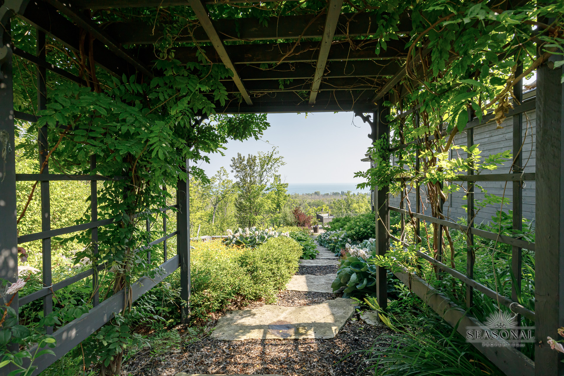 Charming golf cottage